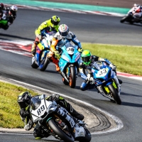 IDM Superbike 1000 in Oschersleben: Rennen 1.