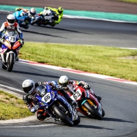 IDM Superbike 1000 in Oschersleben: Rennen 1.