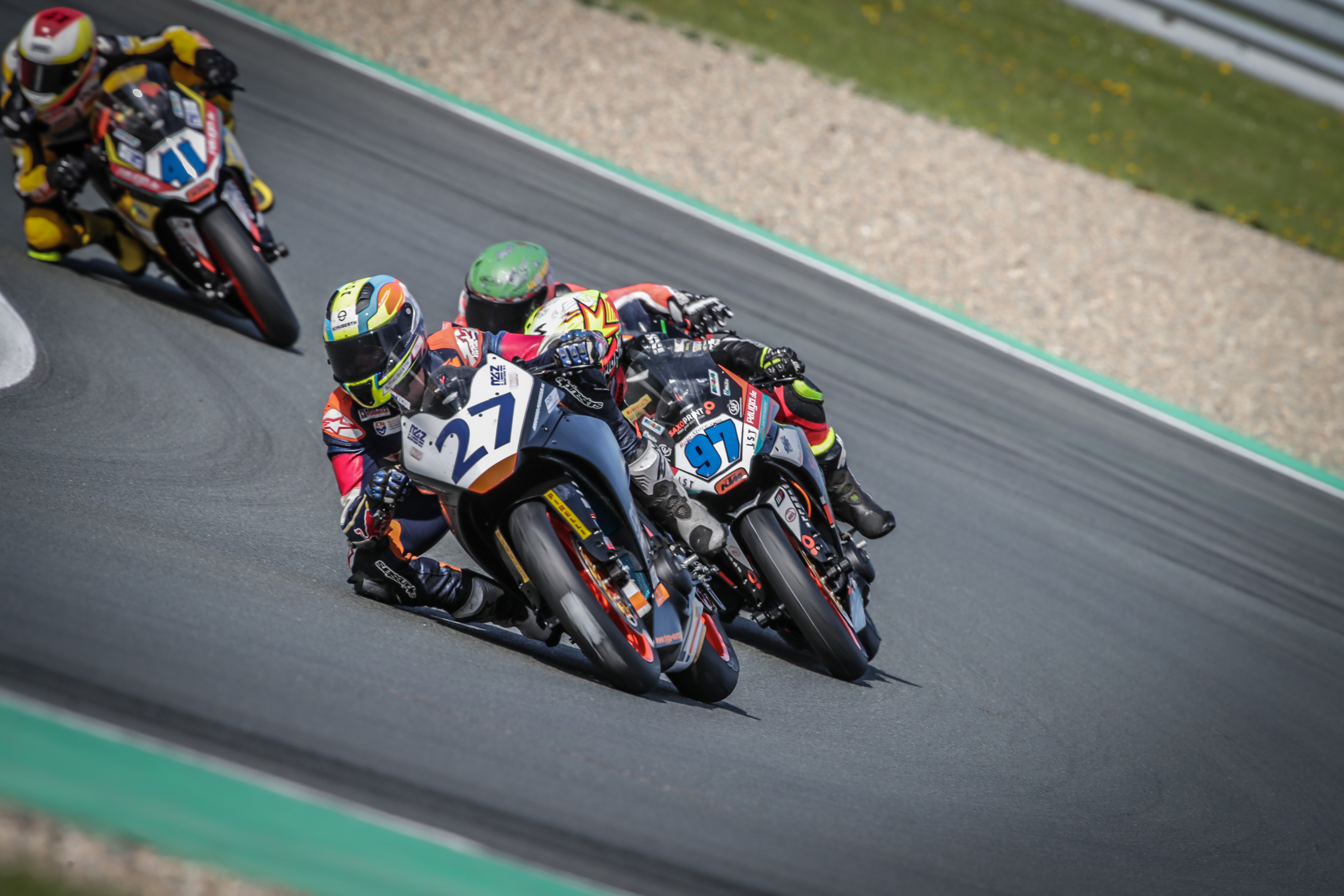 IDM Supersport 300 – IDM-Neuling Steeman besiegt deutsche Top-Piloten