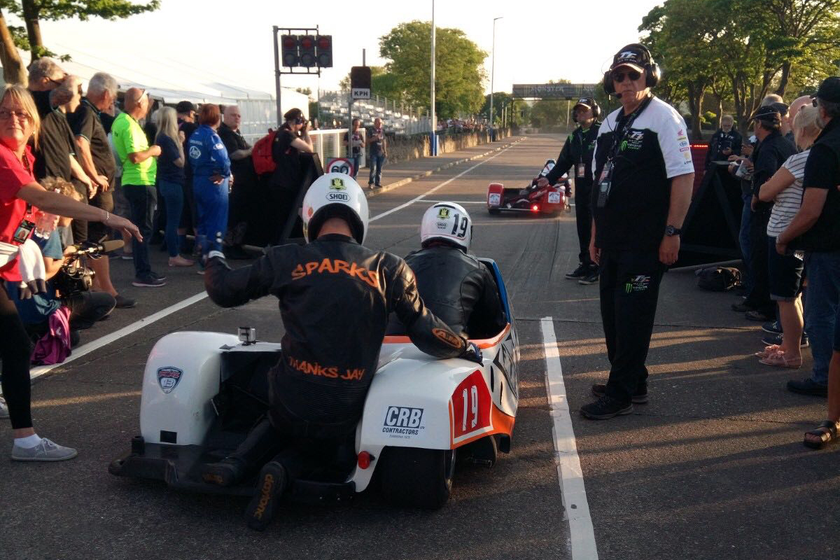 IDM Sidecar: Mike Roscher rockt die Isle of Man