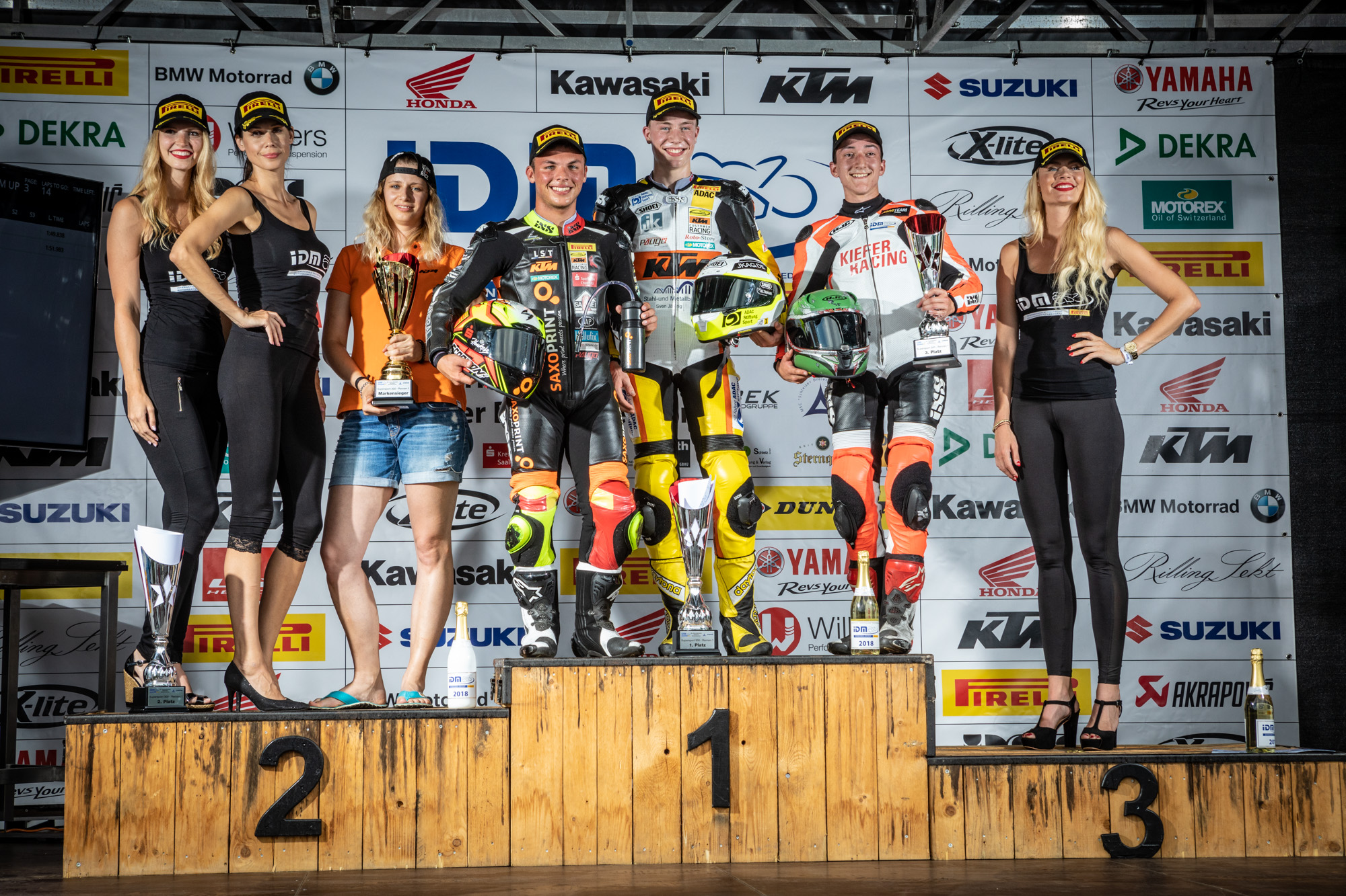 IDM Supersport 300: WM-Fahrer Jähnig zeigt allen, wo der Hammer hängt