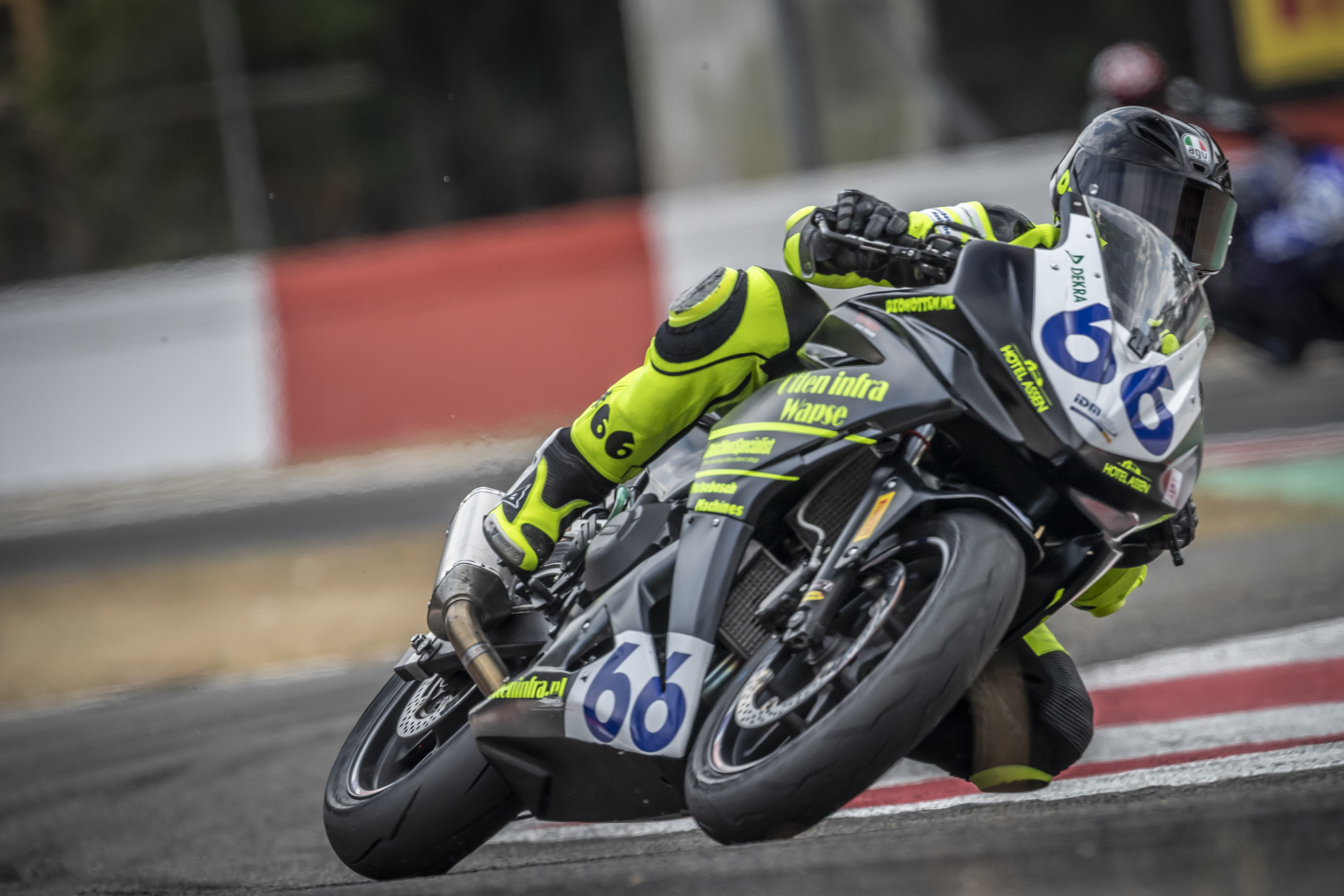 IDM Supersport 300: Otten schlägt Steeman im Fotofinish in Lauf 1