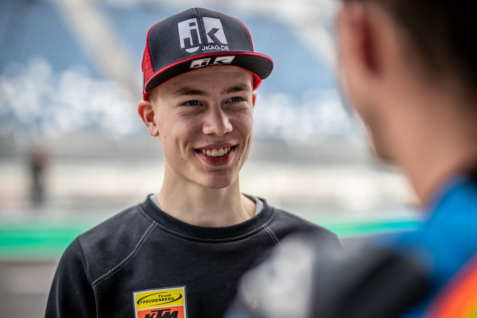 IDM Supersport 300: WM-Pilot Jähnig gewinnt mit Leih-KTM im Fotofinish