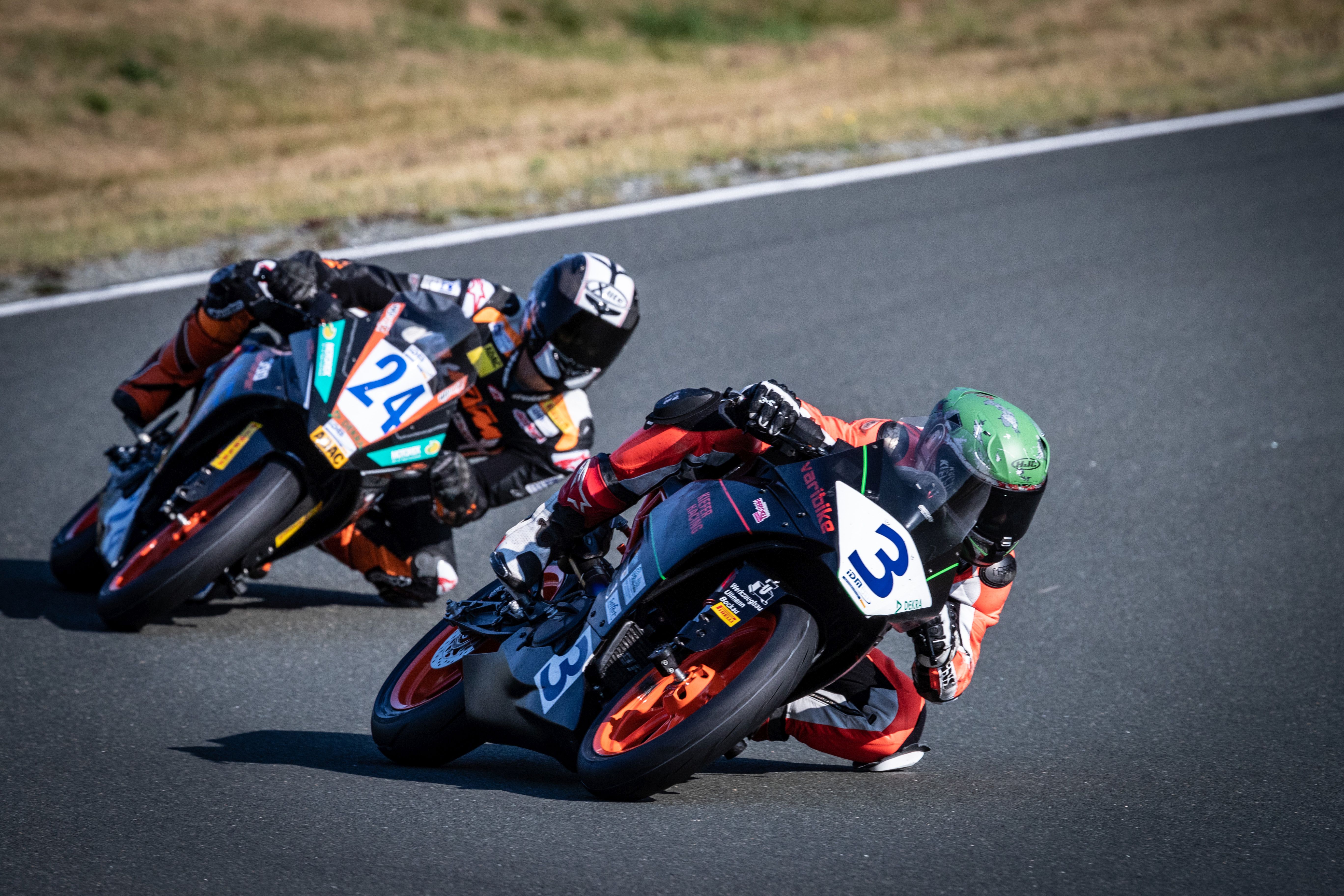 IDM Supersport 300: Toni Erhard feiert auf dem Lausitzring ersten IDM-Sieg