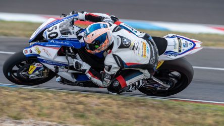 IDM Superbike 1000: Mikhalchik schlägt im zweiten Lauf zurück und kann sogar lächeln