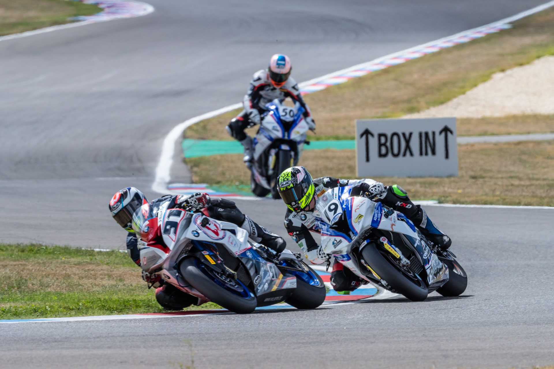 IDM Superbike 1000: Mackels-Sieg lässt Rückstand auf Mikhalchik schwer schrumpfen