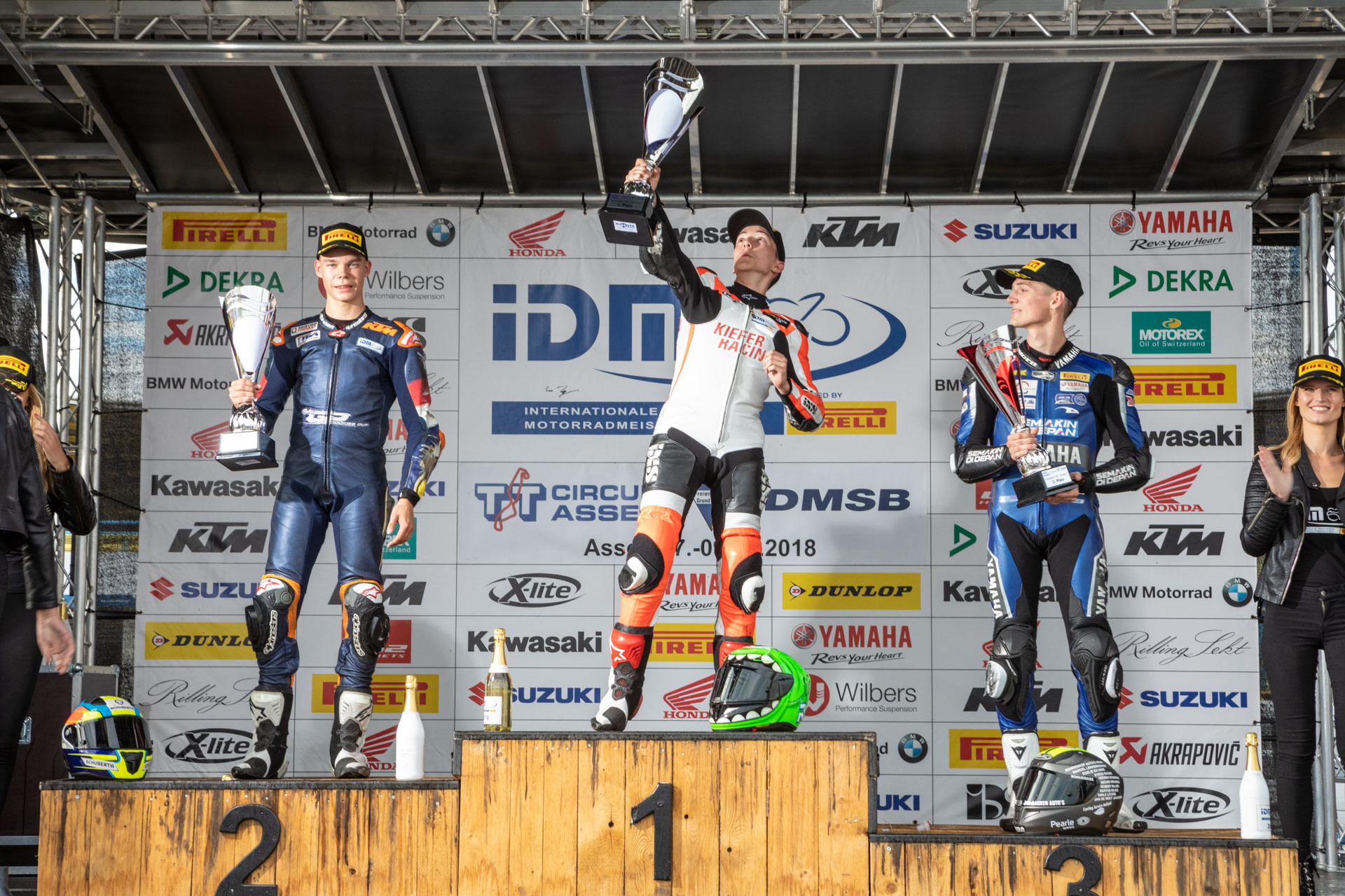 IDM Supersport 300: Toni Erhard besiegt die Konkurrenten auf ihrer Heimstrecke doppelt