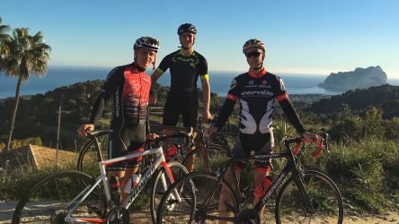 IDM Superbike 1000: Drei Kumpel auf Trainingstour in Spanien und ein Zwischenfall im Nachtclub