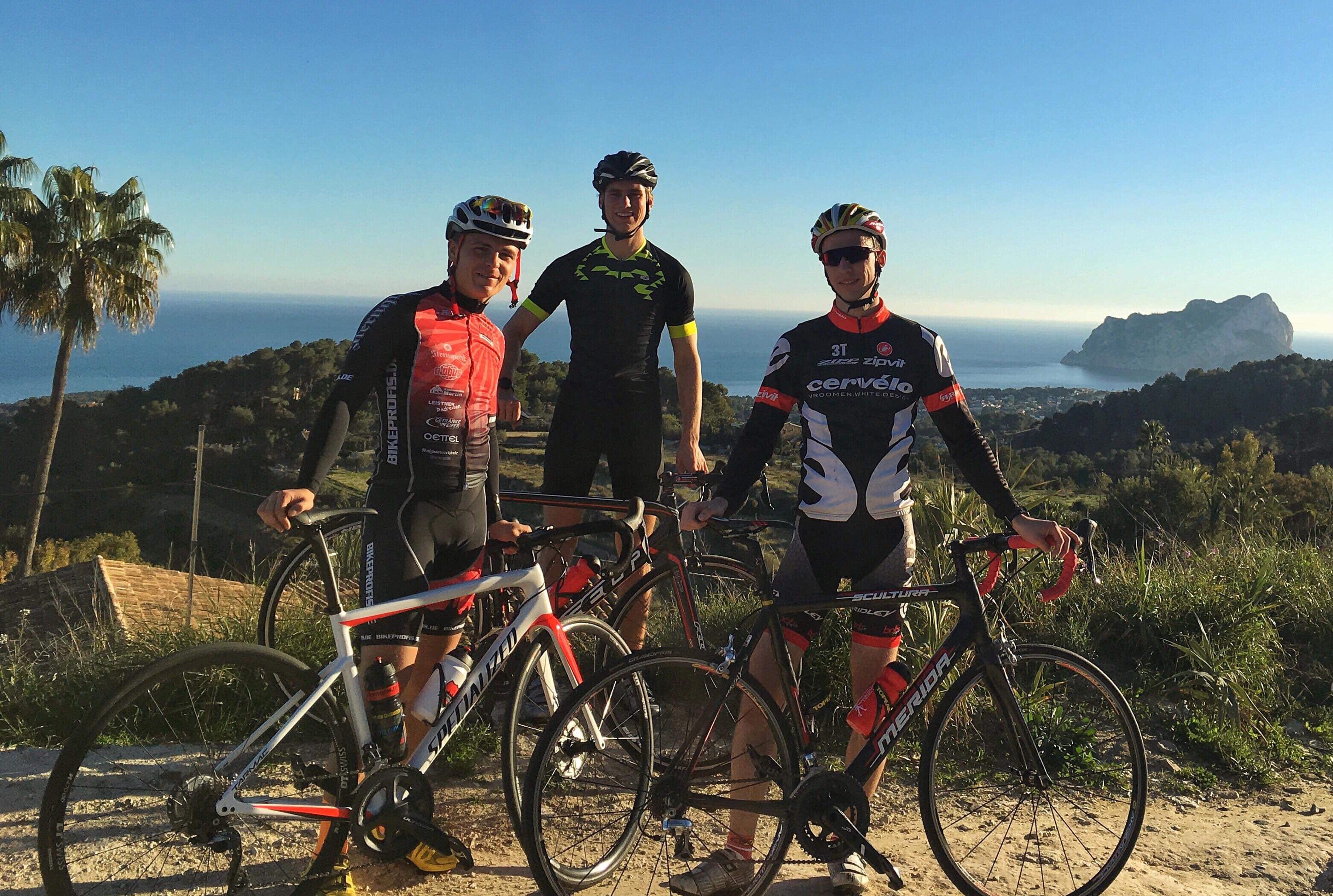 IDM Superbike 1000: Drei Kumpel auf Trainingstour in Spanien und ein Zwischenfall im Nachtclub