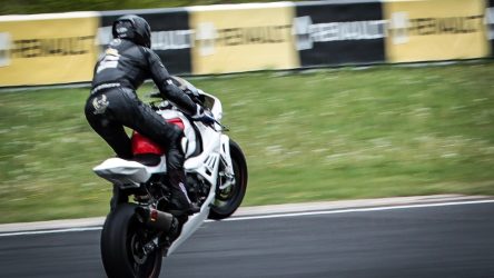 IDM Superbike 1000: „Ilya ist eine halbe Sekunde schneller, ich könnte verrückt werden“ (Julian Puffe)