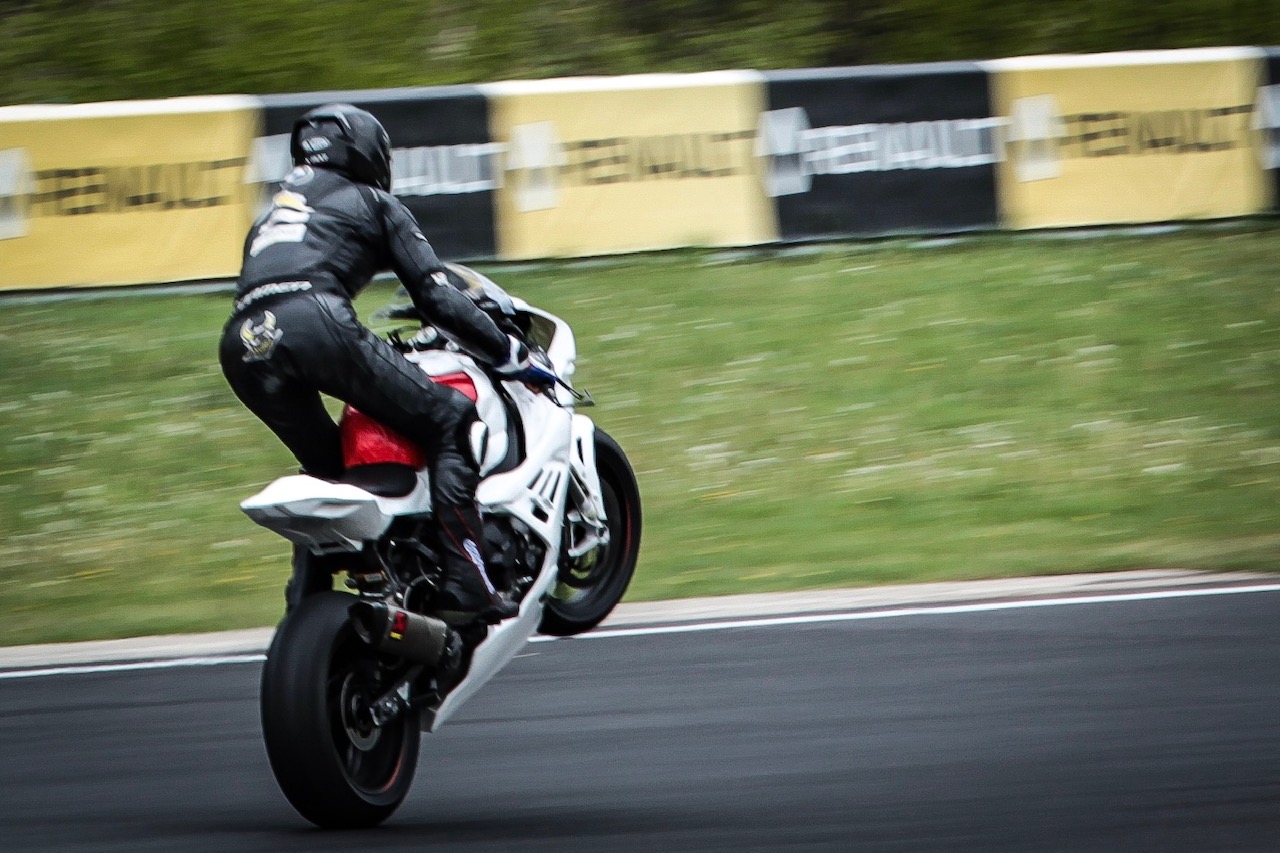 IDM Superbike 1000: „Ilya ist eine halbe Sekunde schneller, ich könnte verrückt werden“ (Julian Puffe)