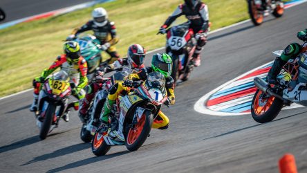 IDM Supersport 300: KTM auf Pole, grüne Welle rollt an
