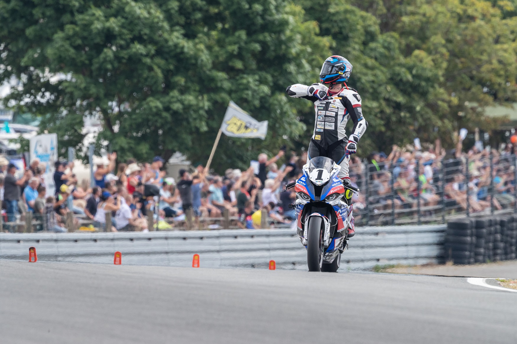 IDM Superbike 1000: Mikhalchik lässt Puffe zu Hause nicht siegen