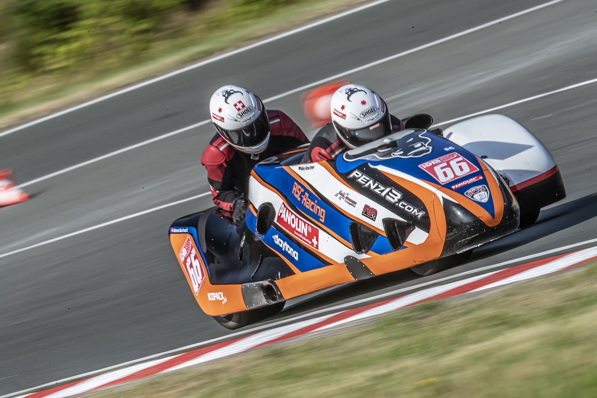 IDM Sidecar: „Roscher hatte im ersten Rennen eine Biene im Po“ (Manuel Hirschi)