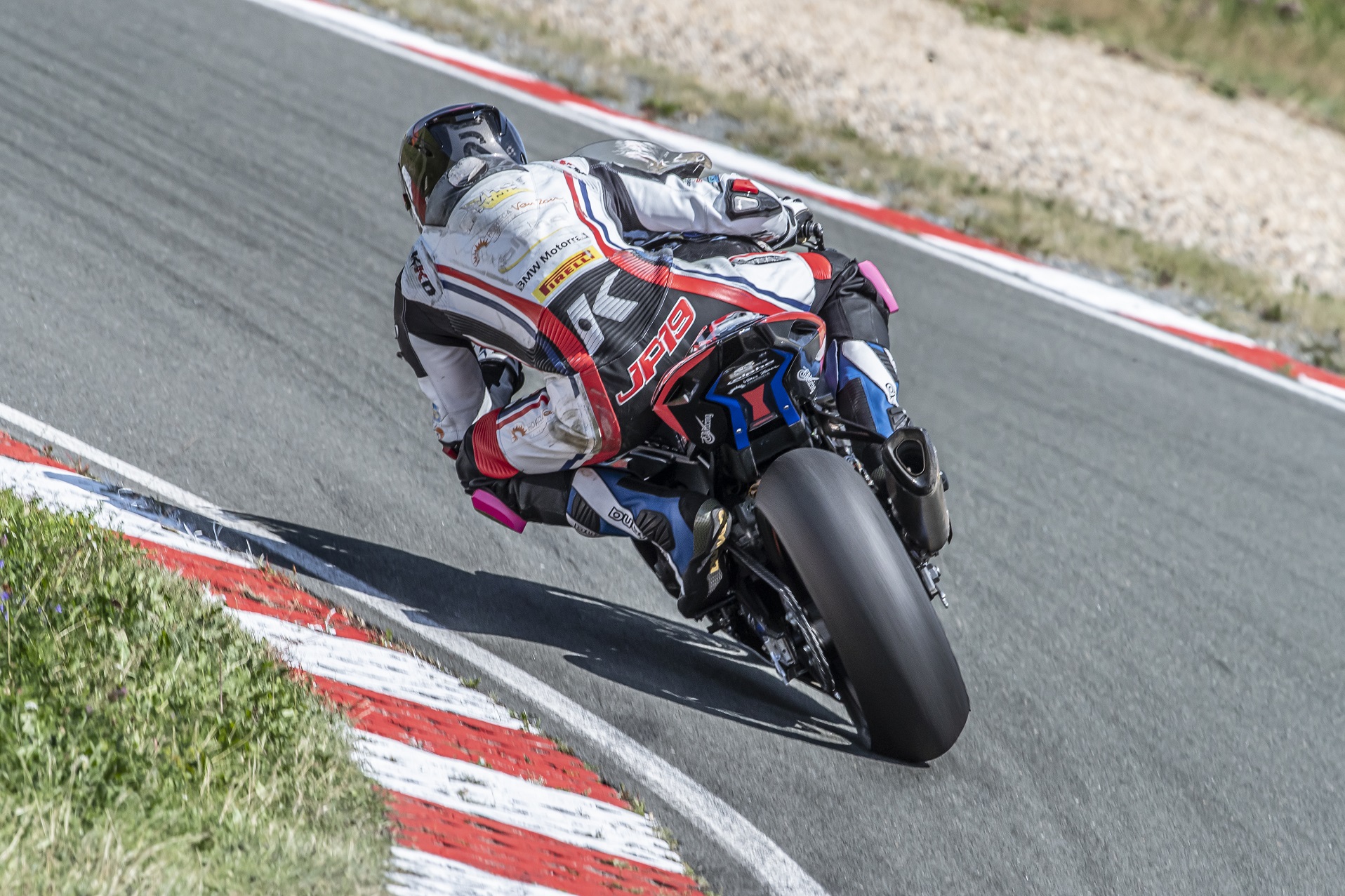 IDM Superbike 1000: Mikhalchik auf der Pole Position, Puffe schaut zum Himmel