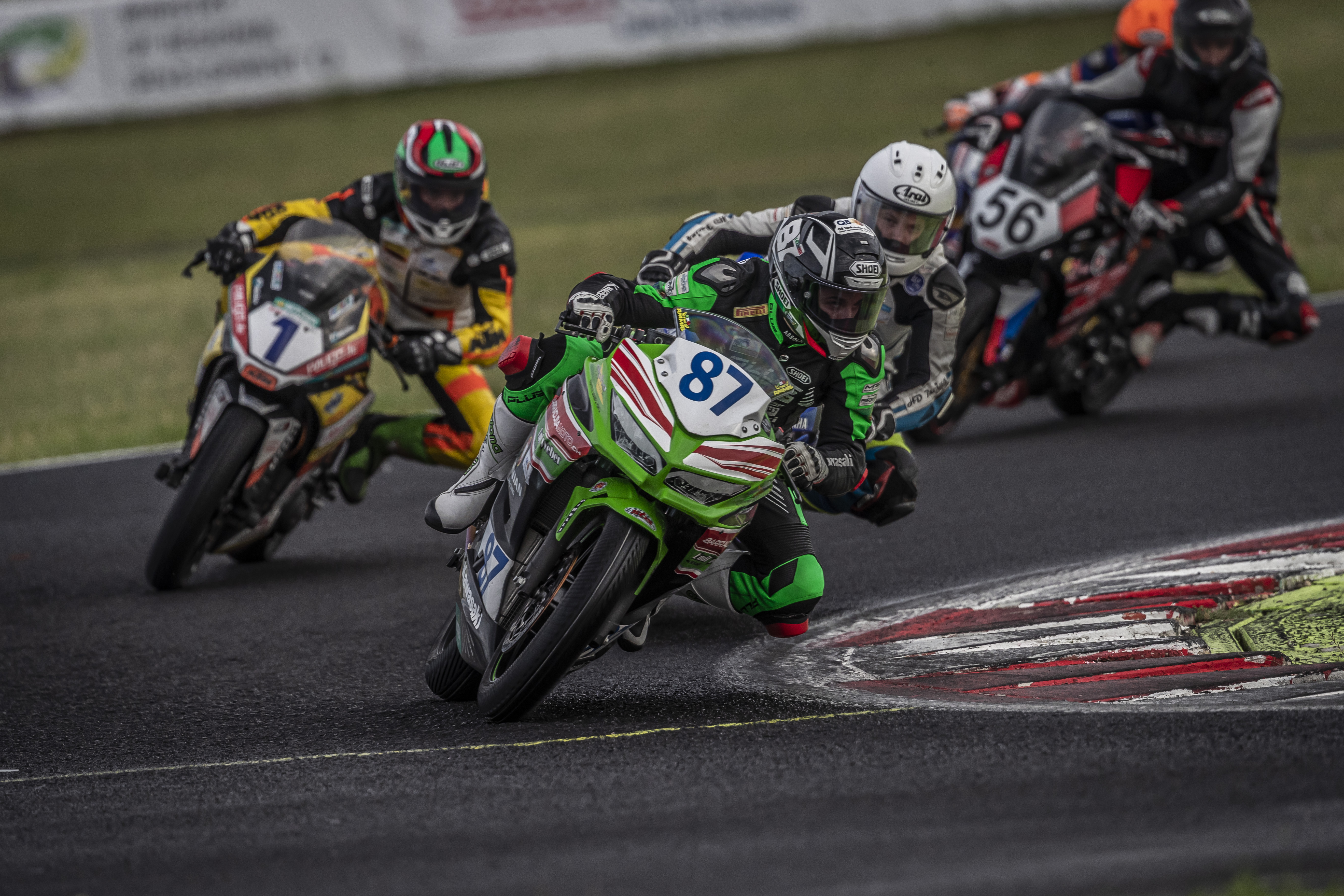 IDM Supersport 300: Volle Punktzahl für Erhard, jetzt zählen Einzelergebnisse