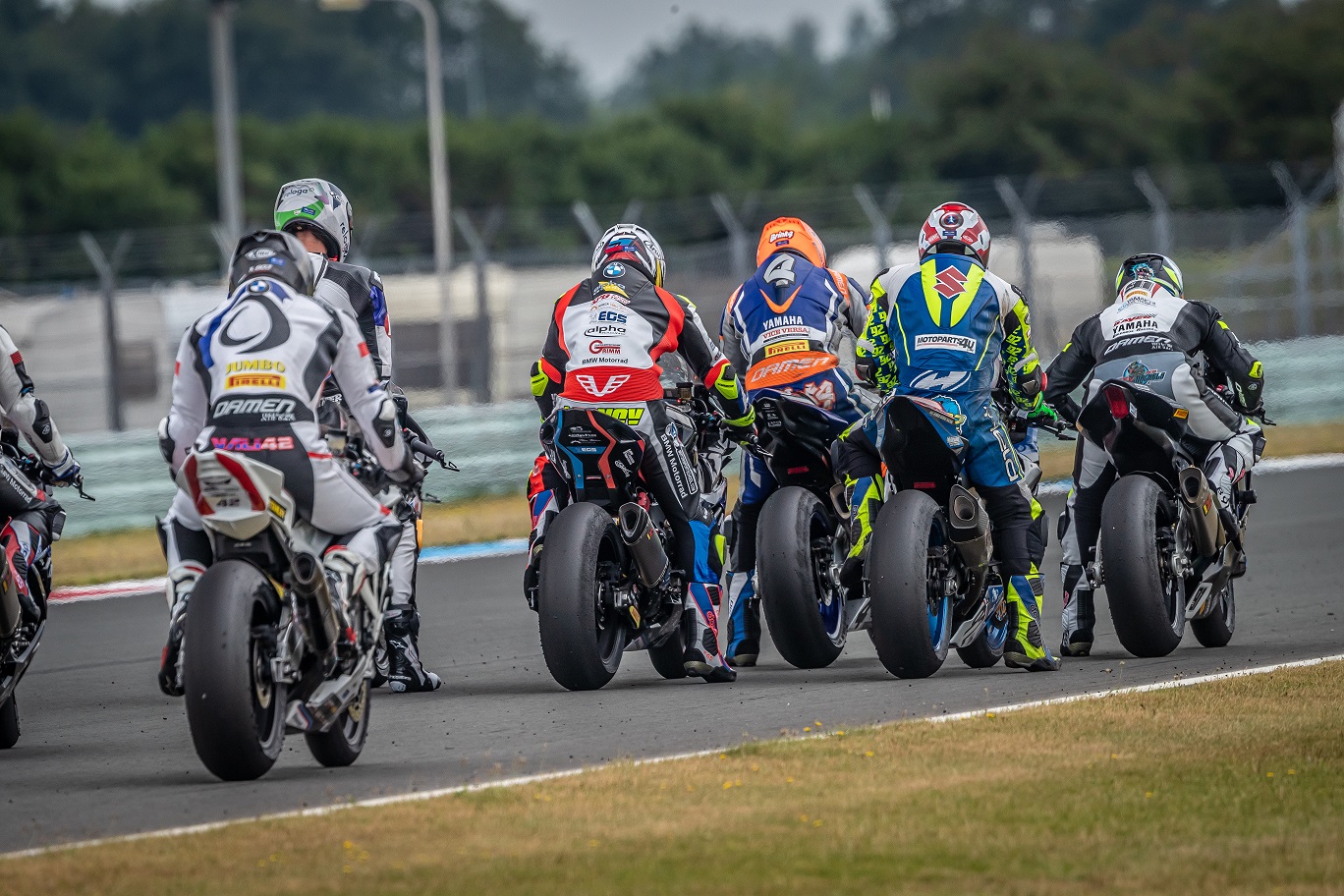 IDM Superbike 1000: Jonas Folger auf der Pole und kaum Luft zum Atmen