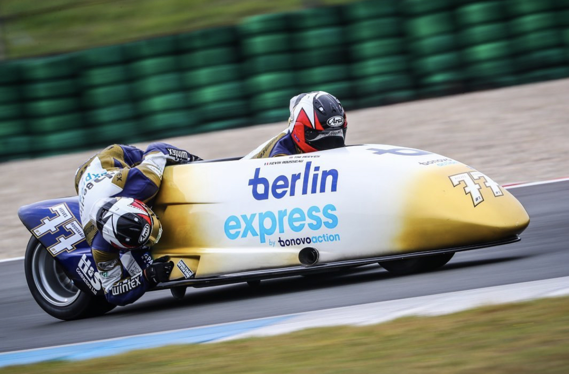 IDM Sidecar:  Reeves und Roscher geben den Ton an