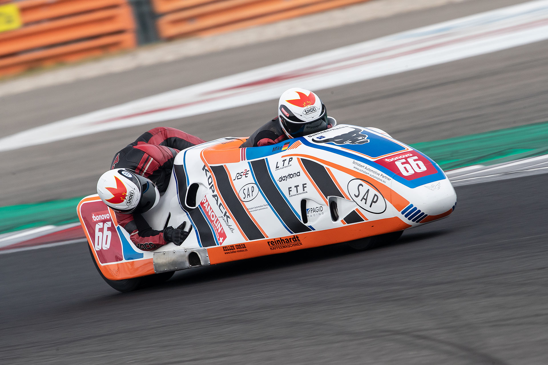 IDM Sidecar: Roscher schneller, Reeves auf Sparflamme zur Pole Position