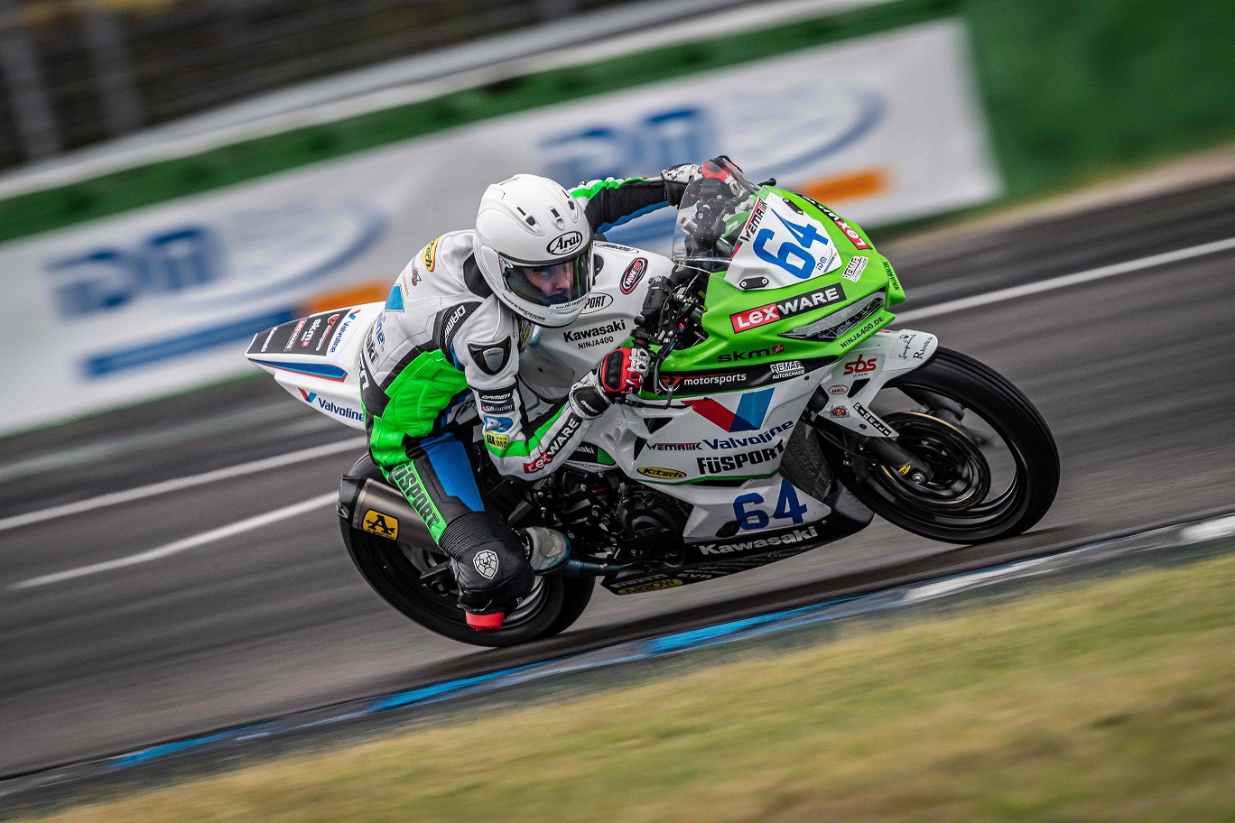 IDM Supersport 300: Spitzenreiter Rick Dunnik startet von der Pole