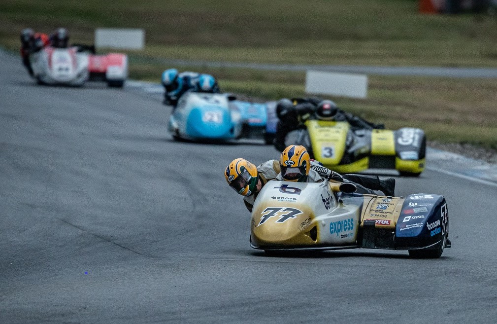 IDM Sidecar: Reifenpoker endet für Reeves und Roscher mit Sieg