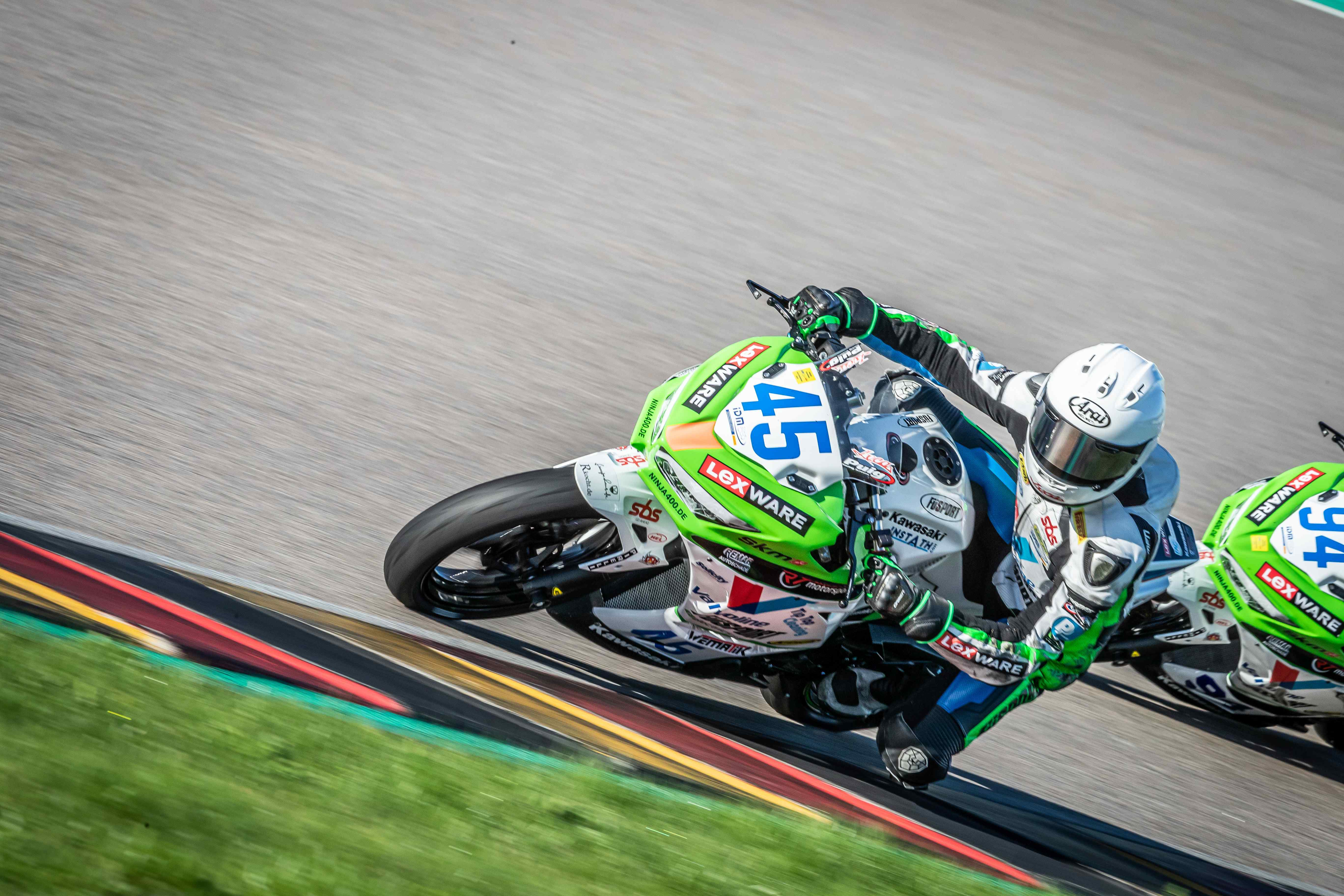 IDM Supersport 300: De Vleeschauwer sichert sich seine erste IDM-Pole