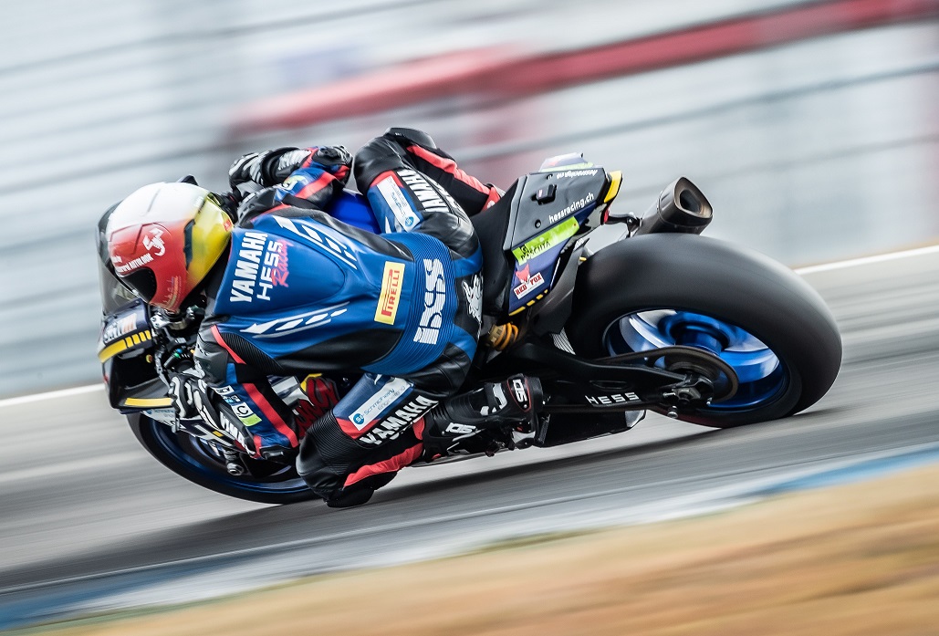 IDM Superbike 1000: Pole für Yamaha und den Schweizer Dominic Schmitter