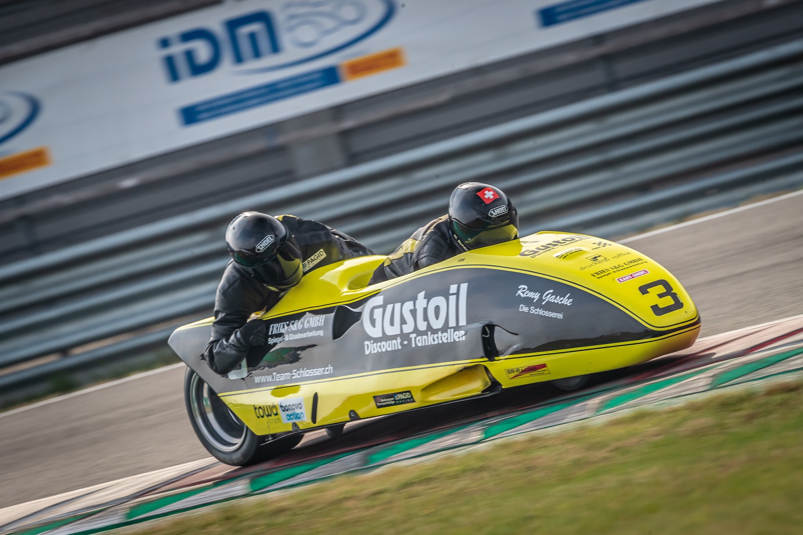 IDM Sidecar: Schlosser schneller als Reeves im Qualifying