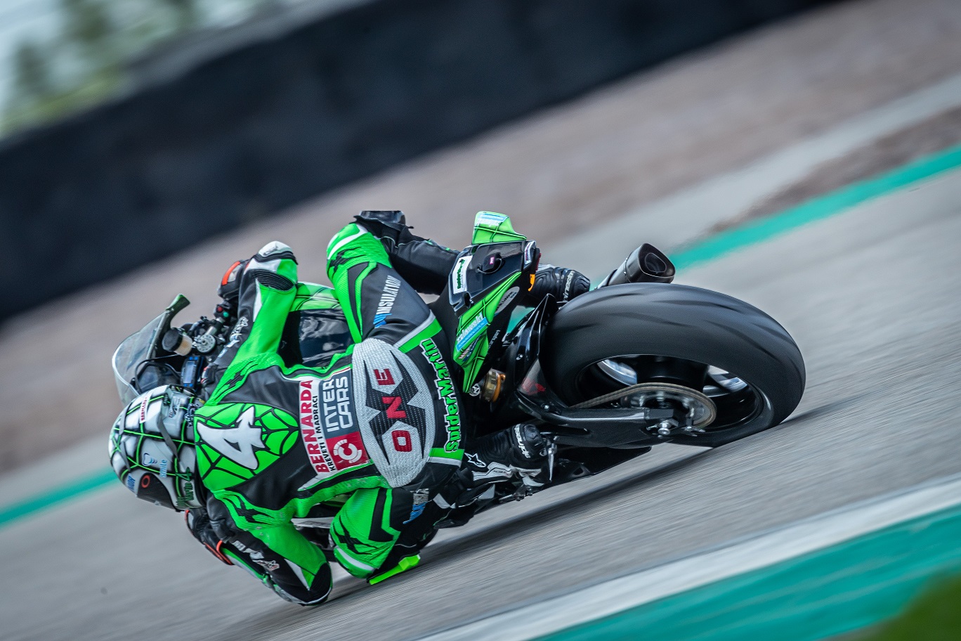 IDM Supersport 600: „SpiderMartin“ Vugrinec luchst Enderlein die Pole ab