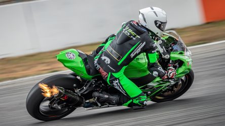 IDM Superbike 1000: Valentin Debise und Nico Thöni heizen für Kawasaki Weber-Motos ein