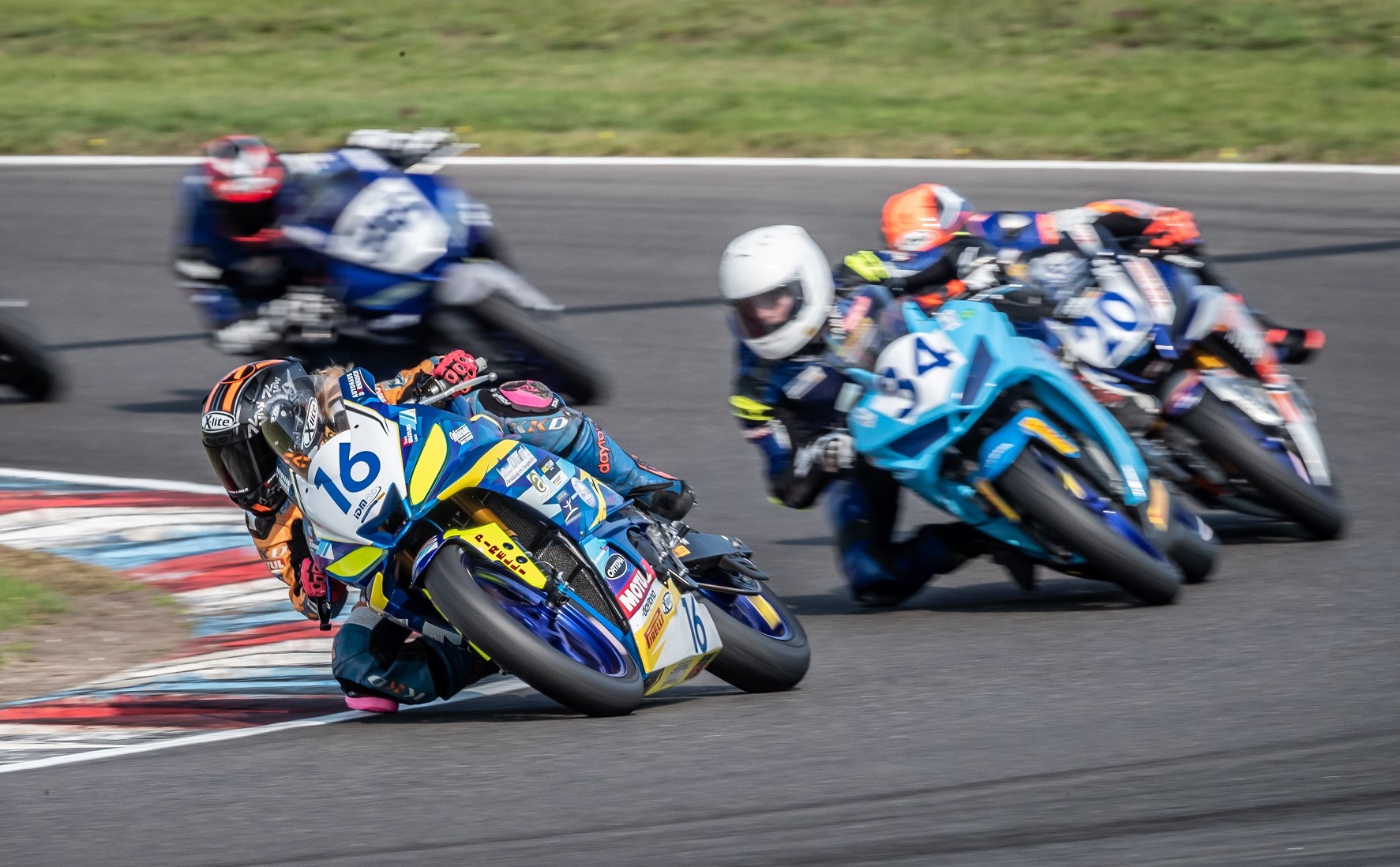 IDM SSP 300: Lucy Michel auf einer Yamaha für Suzuki Laux