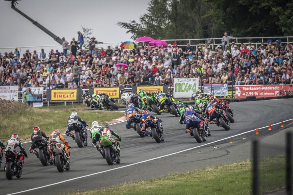 IDM: Start am Schleizer Dreieck vor Publikum