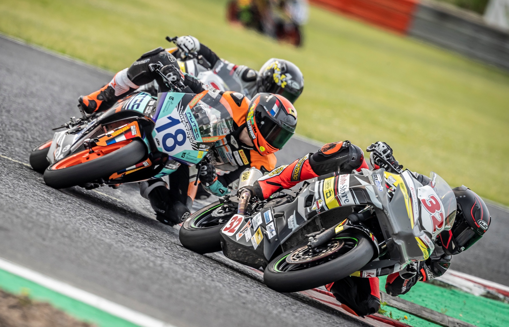 IDM SSP 300: Erhard stürmt auf die Pole