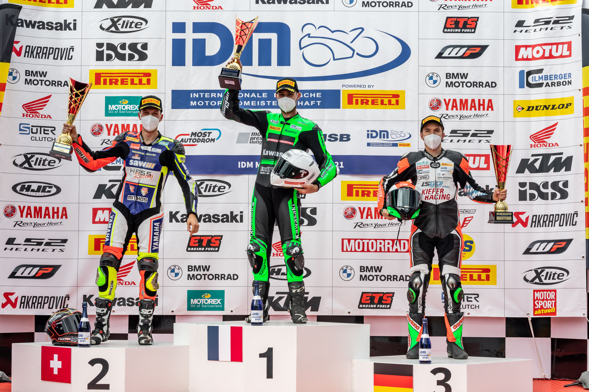 IDM SBK 1000: Debise siegt und Schmitter führt