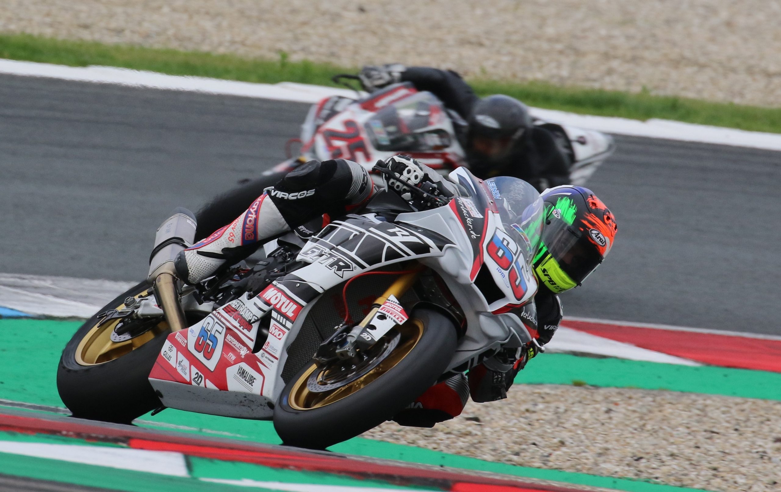 IDM SBK 1000: Hertrampf-Team ist vorn und spendet