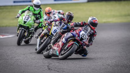 IDM SBK 1000: Polita auf dem Ring, draußen Testbikes