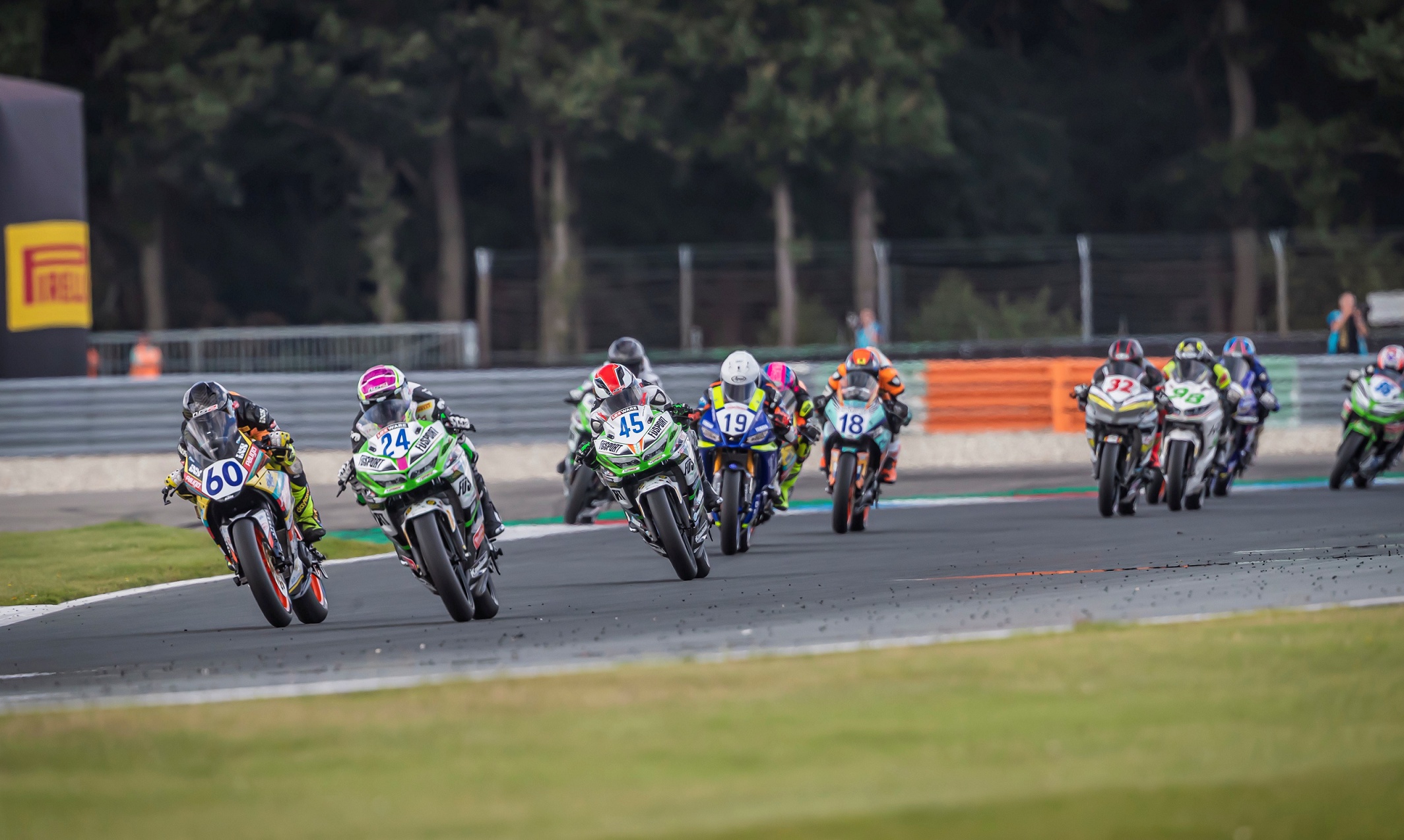 IDM SSP 300: Booth-Amos gewinnt Krimi-Rennen