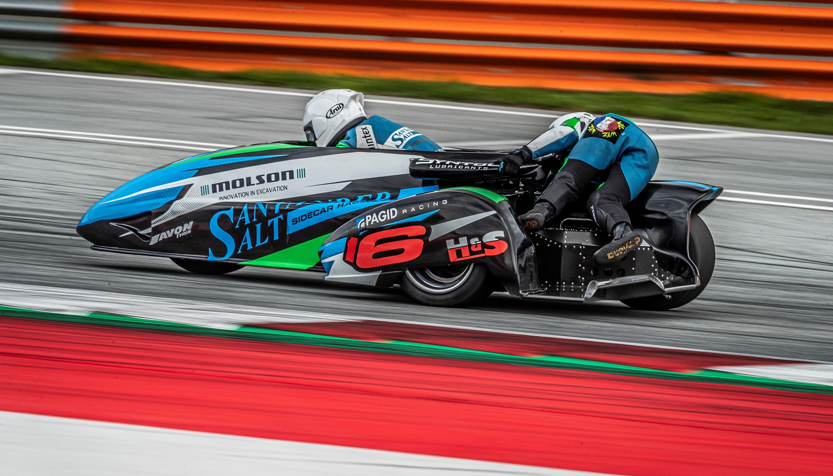 IDM Sidecar: Packender Doppelsieg für WM-Gaststarter