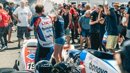 IDM: Prominenz aus aller Welt in Assen am Start