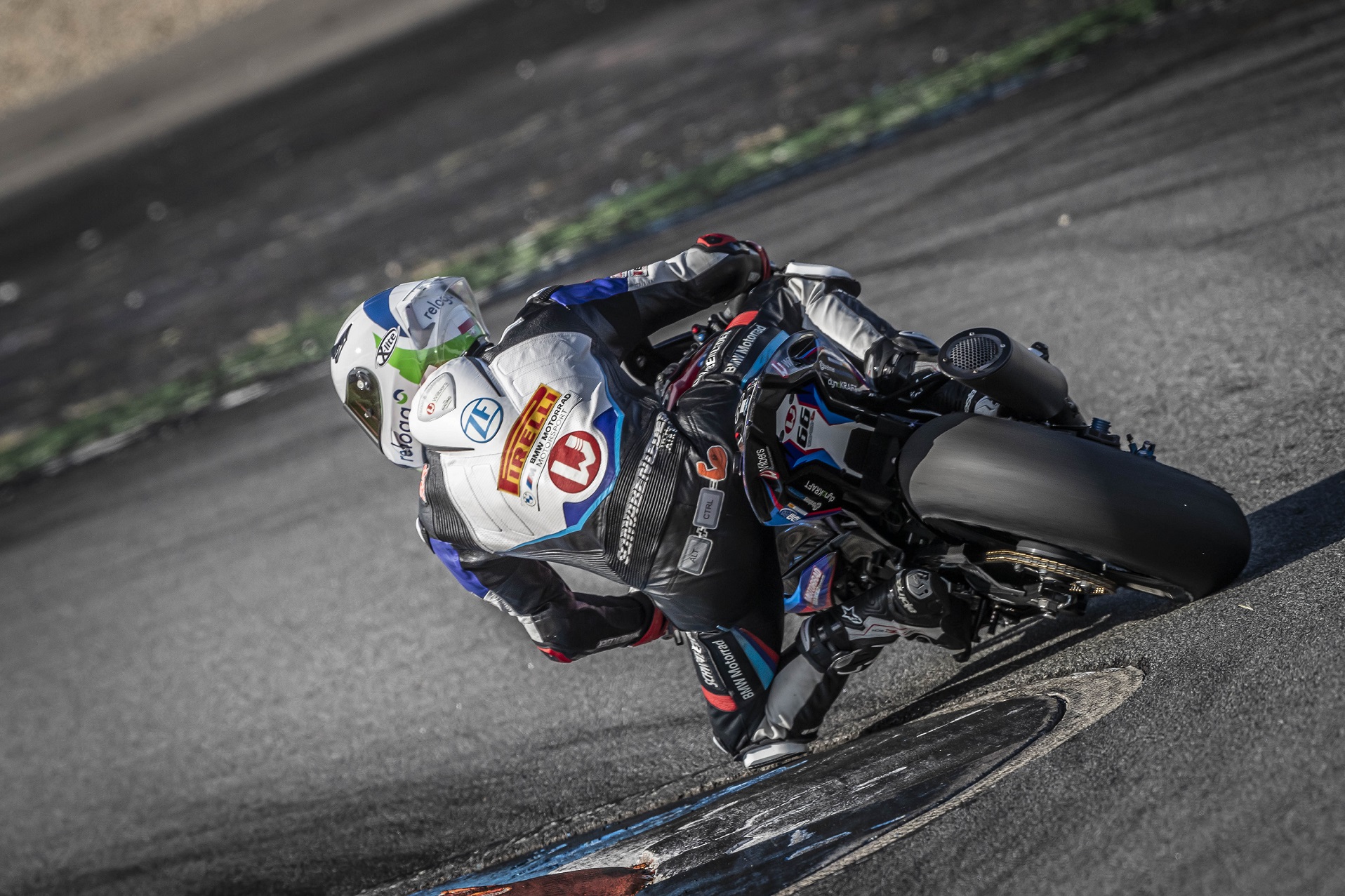 IDM SBK 1000: Alt sorgt mit seinem Rücken für Entzücken