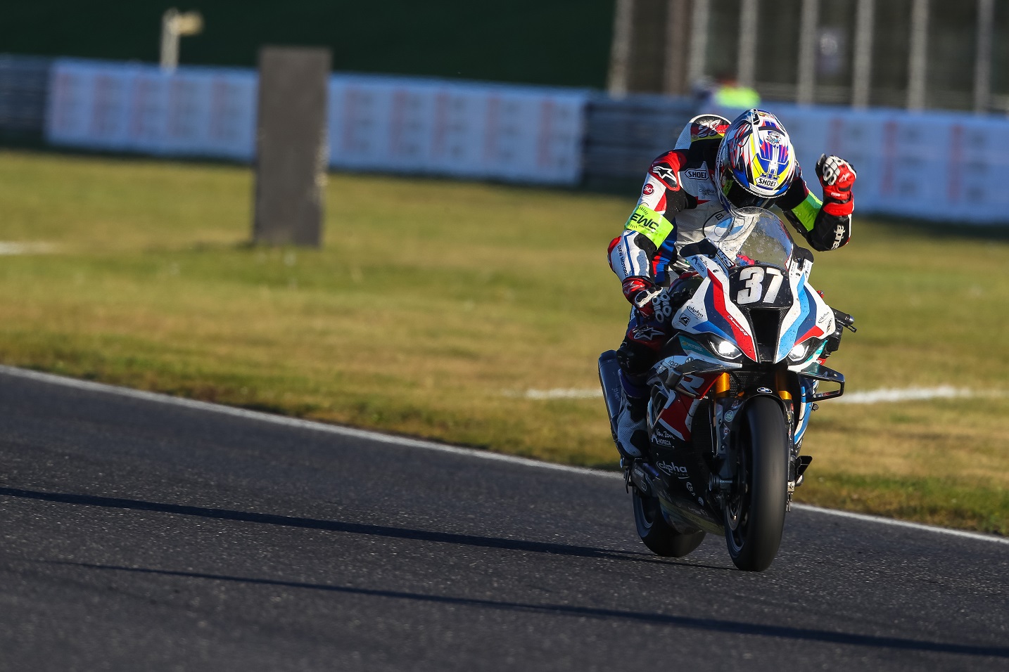 IDM SBK 1000: Reiti und Mikhalchik holen BMW-Premierensieg