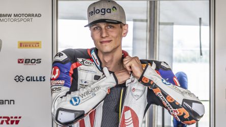 IDM SBK: Alt glänzt auf der Wilbers-BMW im Trainingsmodus