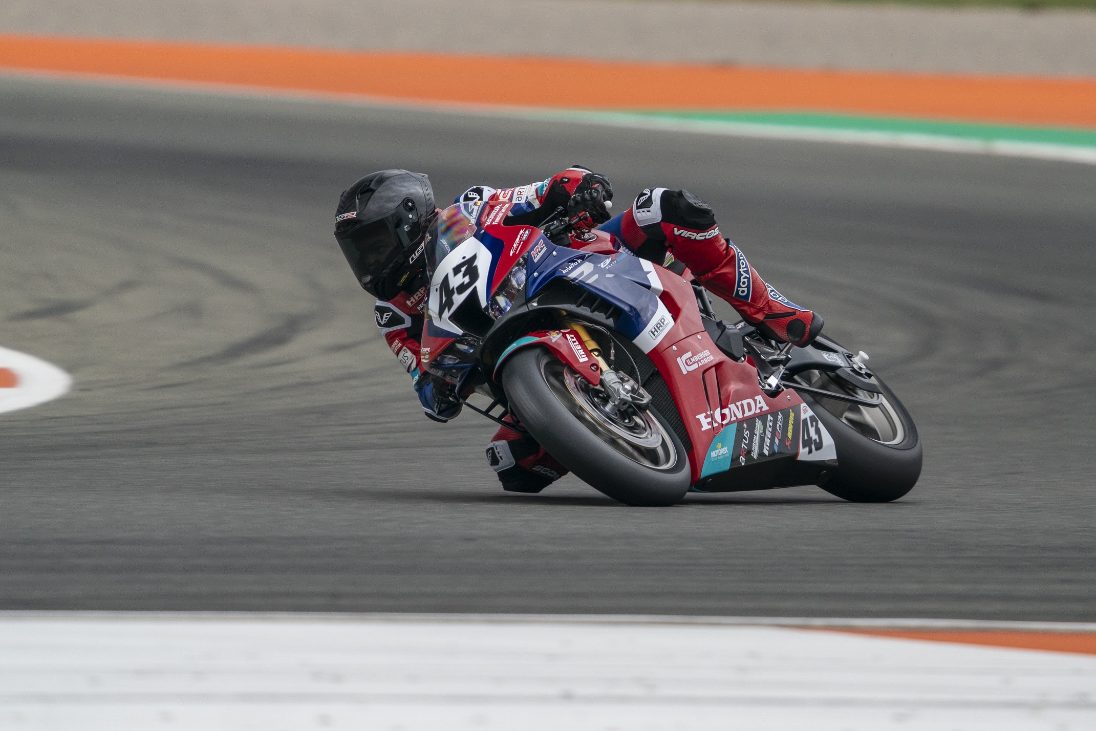 IDM SBK: Grünwald beißt sich bei Wind und Wetter durch