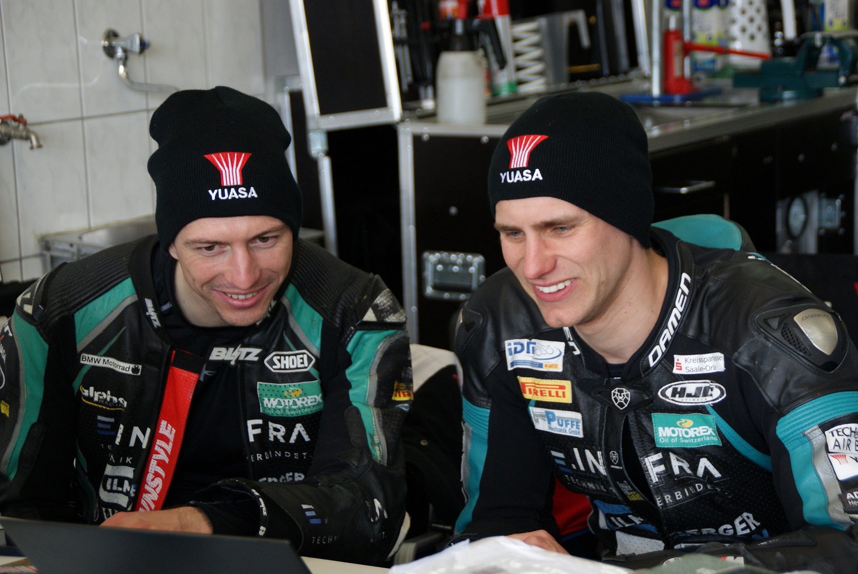IDM SBK: Finsterbusch, Puffe und die BMW haben Prüfung