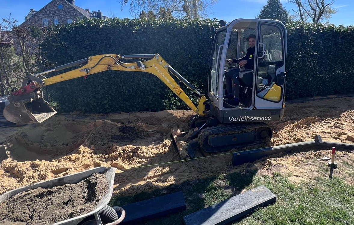 IDM SBK: Reiterberger vs. Alt und Leonov baggert