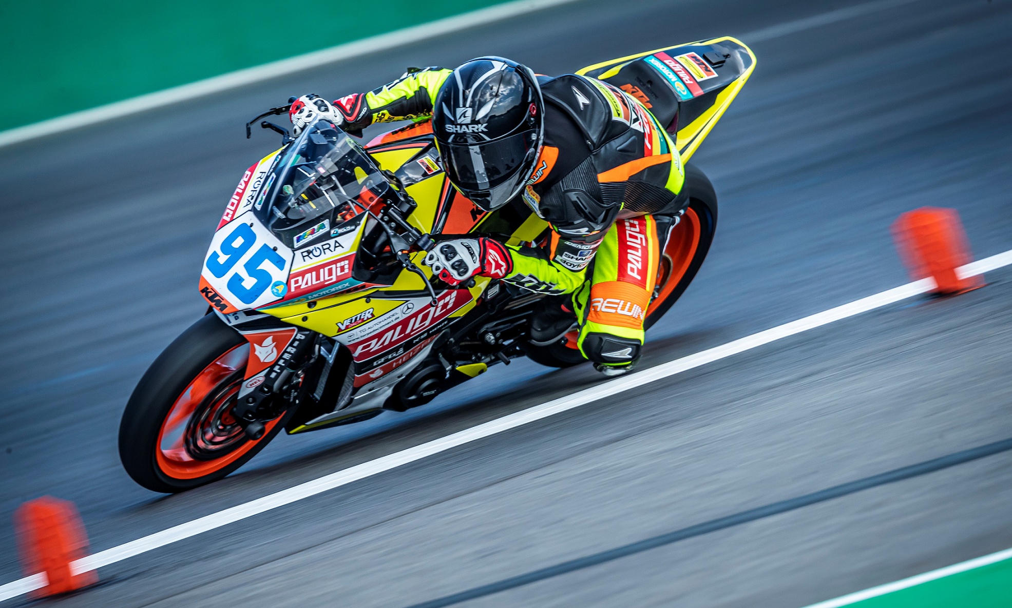 IDM SSP 300: Deroue fährt mit Rückenwind auf die Pole