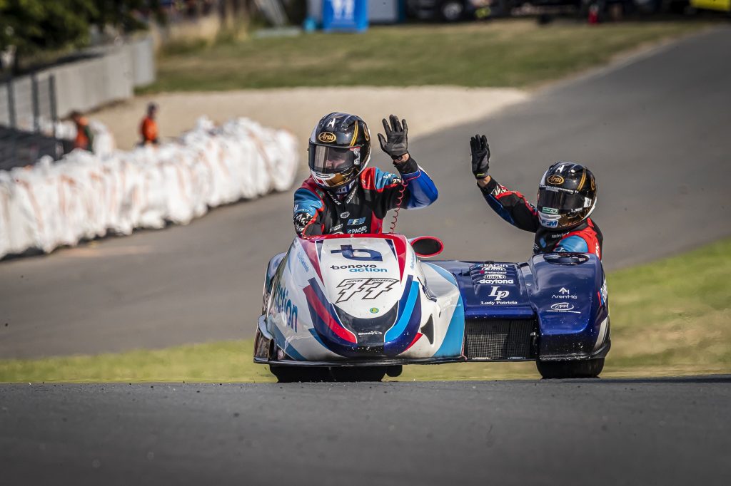IDM Sidecar: Reeves hält sein Versprechen und siegt - EURO MOTO