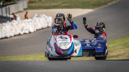 IDM Sidecar: Reeves hält sein Versprechen und siegt