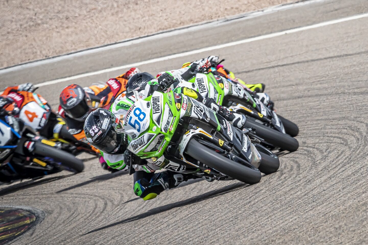 IDM SSP 300: Kawasaki-Team führt jetzt in WM und IDM