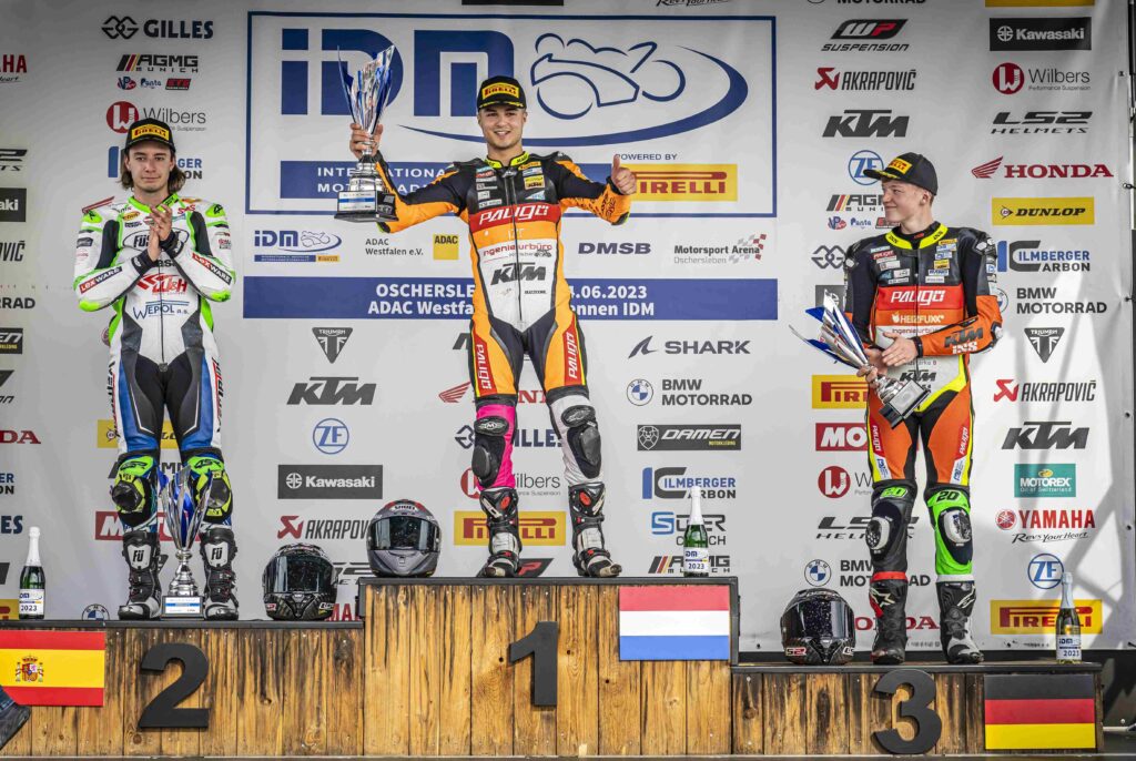 Walid Khan gewinnt das erste Rennen der IDM Supersport 300 in Oschersleben.